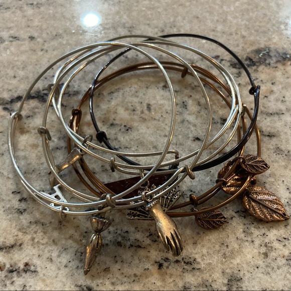 Jewelry - 🖐 5 for $15   SET of 7 Charm Bangle Bracelets